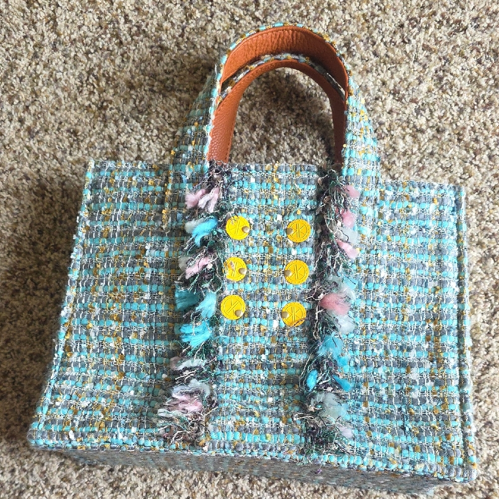 Kooreloo Chic Tweed Tote with Vibrant Accents